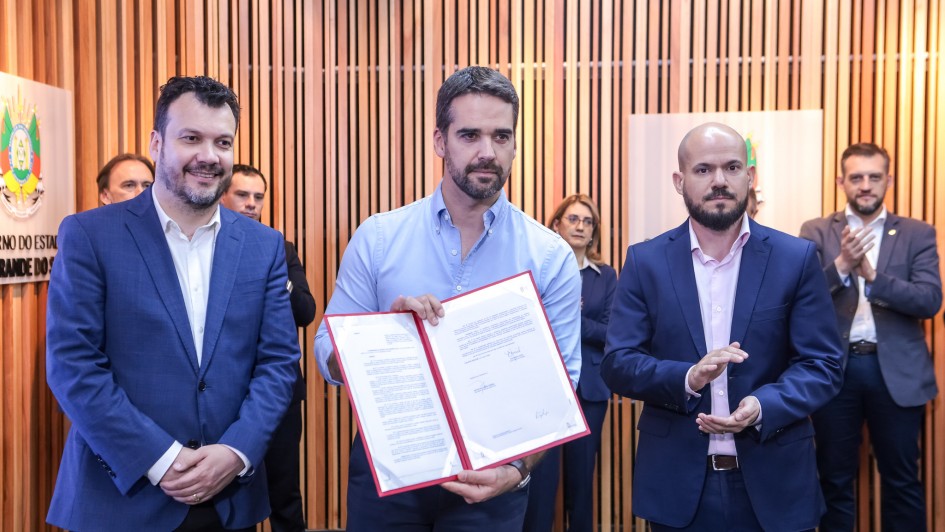 Ao lado dos secretários Artur Lemos e Pedro Capeluppi, Leite destacou destacou fim das praças físicas de pedágio nos trechos