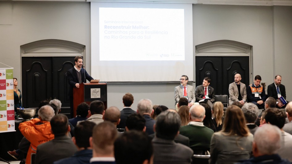 Governo do Estado realiza semin&aacute;rio internacional sobre reconstru&ccedil;&atilde;o e resili&ecirc;ncia clim&aacute;tica jul26